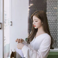 高清女头. 彼岸烟波流转，可有人