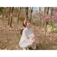 白边女生头像 　????????? ... 蜻蜓点水般，眼神垂钓