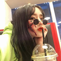 无人的巷口，谁又为谁