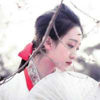 你眼中有柔情万种，如脉脉春风，冰雪也消融... 思想有多远，你就滚多