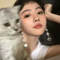 以前耳朵馋 话和歌都贪婪 现在嘴巴怂 想... 原以为我们慢慢的走，