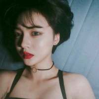 她很酷，只是很孤独 Story is v