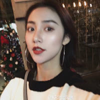 《神的双手·女图》 活得累是因为心里装了