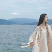 别人手牵手，我牵我的