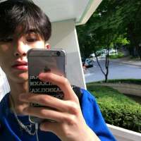 什么使你难过 感情还是生活 本来单纯的友谊就是被