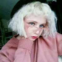 就算大雨让世界倾倒我给你怀抱 你的眼里早已经没有了