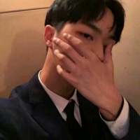 "  别把感情看得太重要  别把难过... 人潮太拥挤，我怕一放