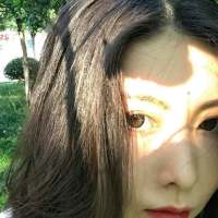 以前耳朵馋 话和歌都贪婪 现在嘴巴怂 想... 原以为我们慢慢的走，