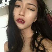我想去你长大的地方 看看那里夜晚的天空 是...
