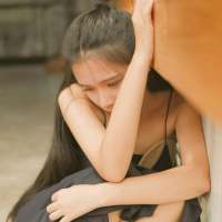 夜里总是很安静爱也总是死在夜里 请别以为你的每一句对