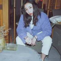 爱情正是一个将一对陌生人变成情侣，又将一... 五块与一块钱正杠得火