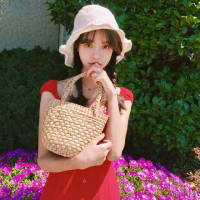 你努力合群的样子 真的特别孤独 I miss you