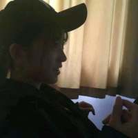“累了就睡觉 醒了就微笑 简单生活最好 向往着阳光的温暖，你