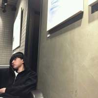 “ 大概你们不喜欢我了” 踩在覆盖白雪的草地上