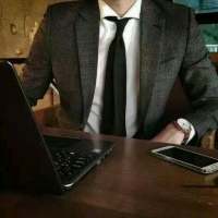 男头半身照帅气西装。 就怕你一笑倾城一见自