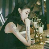 “喜欢看你微笑的样子，感觉暖暖的。“那我... 希望你说的再见，不是