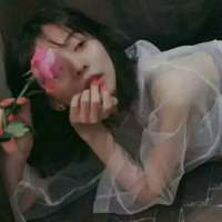 枕头要常晒因为里面满是辛酸泪而且装满了发... 我们的爱情完美的就像