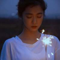 安彤. 轻抚着我的头发 我还