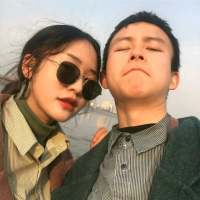 未来要跟你一起用的头像~ 你挽指作蝴蝶从窗框上