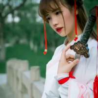 没有多温暖，没有很难过也没有很快乐 锁上美好的门扉，走入