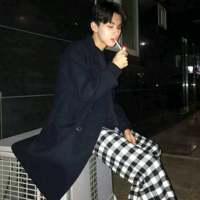 男头 嘿!那女人，别动，他