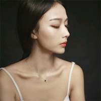 她很酷，只是很孤独 Story is v