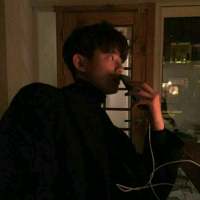 什么使你难过 感情还是生活 本来单纯的友谊就是被