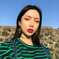 或许我孤独成性 人群中仍是孤身一人 我身边... 爱一个人可以一见钟情