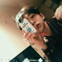 …… 最深的孤独是站在人群