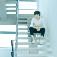 【清新男生头像】白衬衣的你还是那么好看。 摇下过度坚强，透彻才