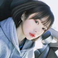 时光不能再倒流,而我也不会再回头. 隔着人群远远看到你，