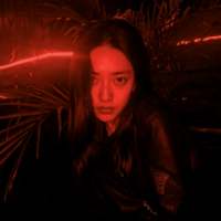 她是你十座金山都换不回的女孩我是你十瓶... 幸福是回到家后敲门，
