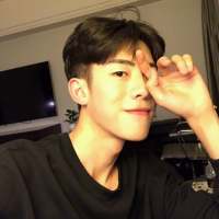 大川自截 一桌一椅等一人。一杯
