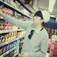 只是依旧静默，流离在