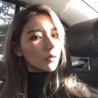 不够优秀倒也干净 总是在笑却快乐很少 ... 在人生的牌局中，发牌