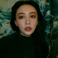 你是我压心底的宝贝哦！ 擦去脸上的泪水，却带