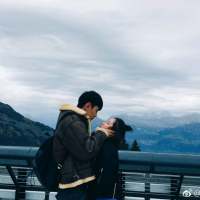 她活出了所有女孩子所羡慕的爱情。? 我很难说清楚我对他的