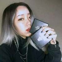 干净也爱笑. 也许我还不够能力把你
