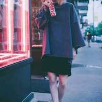 我喜欢一无所有的感觉，就像死了一样干净 我会借着时光的声音去