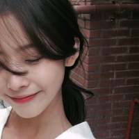 “你笑的真勉强” There is a
