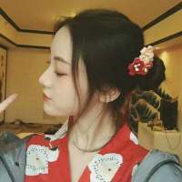 “总有个人会爱你不大的眼睛 不高的鼻梁 ... 无论你多么坚强我永远