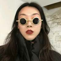 你的胆量来自于你有多少钱. 他只不过送了你一朵枯