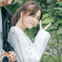 黛色浅浅映桃花，片片