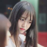 -、- 灰白色的烟灰缸，承载