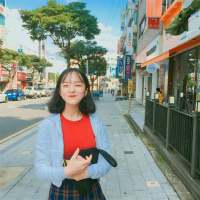 “喜欢就去追阿 说不定他正等着拒绝你呢。... 沿着大海往前，所有深