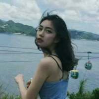 你是我的意中人. 因心中想你，便会轻声