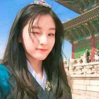 海底月捞不起 心上人不可及. 如果记忆不说话，流年