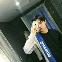 你很快乐吗 朋友成群吗 对你仍然放不下，所以