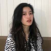 浓妆艳抹的她其实没几