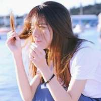 而我已经分不清你是友情还是错过的爱情 我懂苦衷，理解难处尊